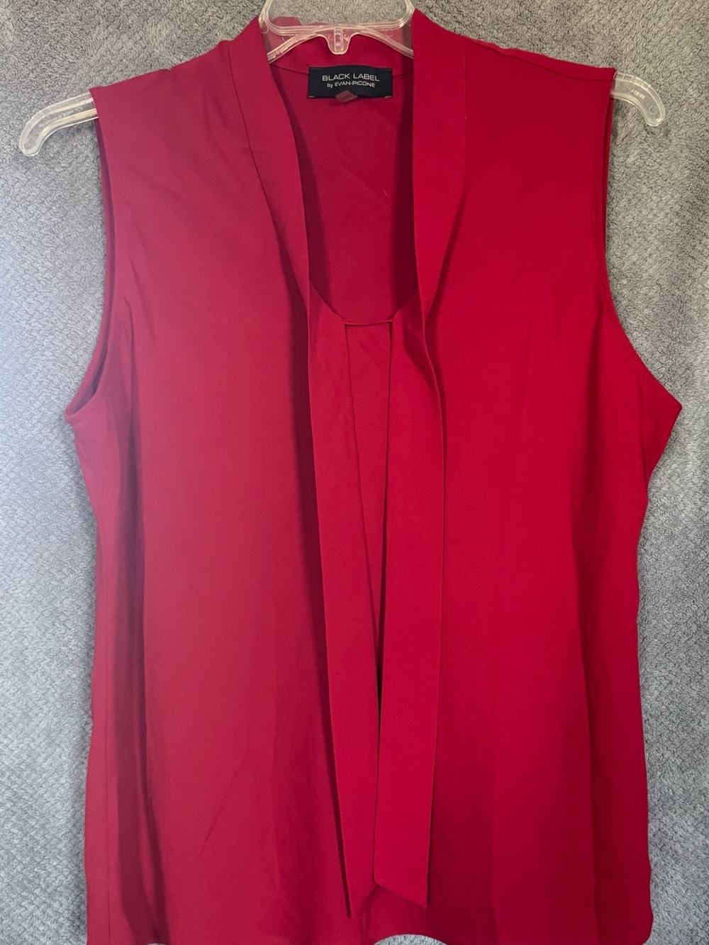 Black Label by Evan-Picone Red Sleeveless Tie-Neck Blouse